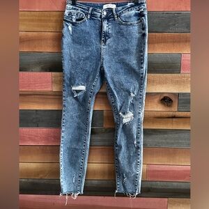 Judy Blue Super Comfortable Distressed Jeans  29